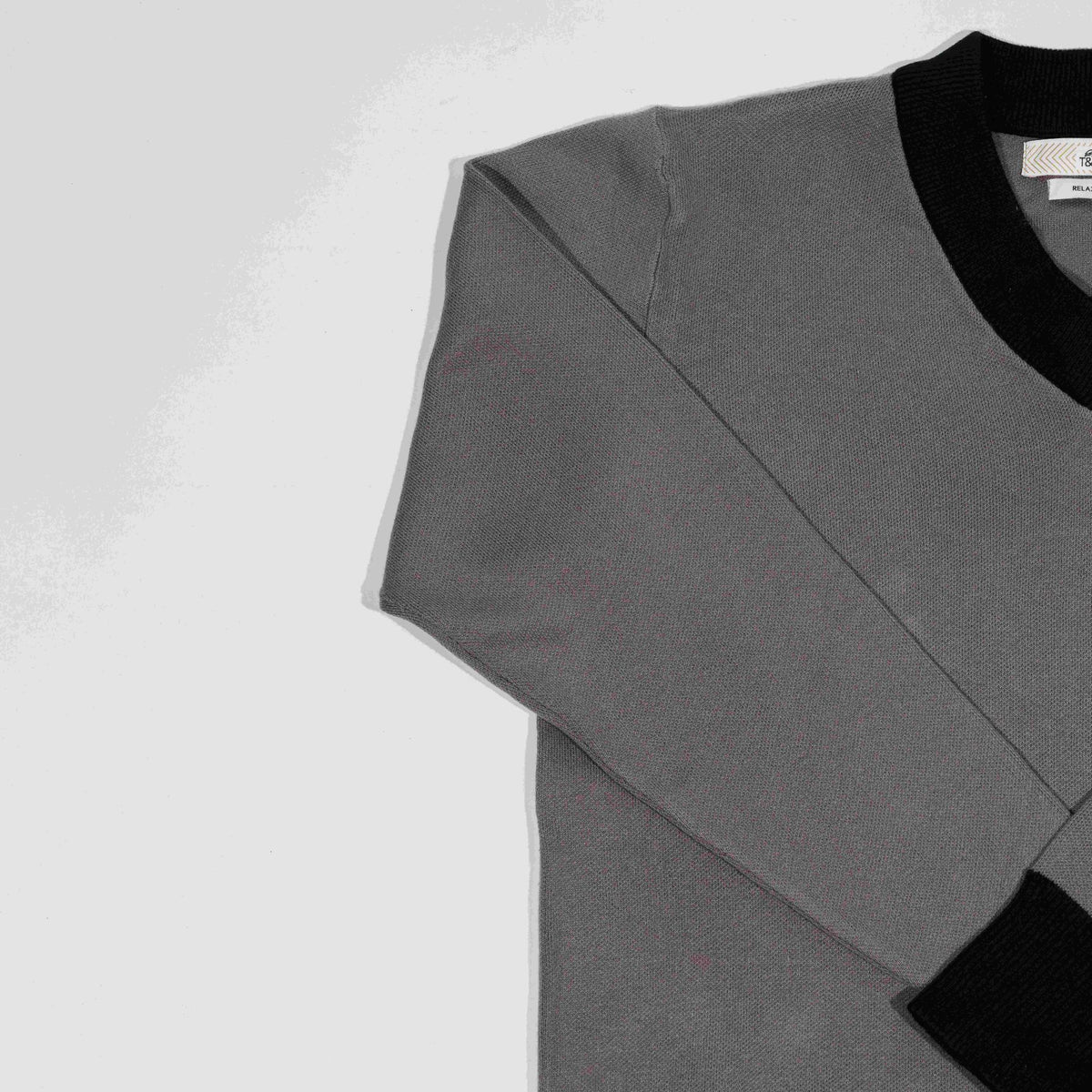 T&3s Monarch Knit V-Neck Cotton Sweater - Carbon Gray