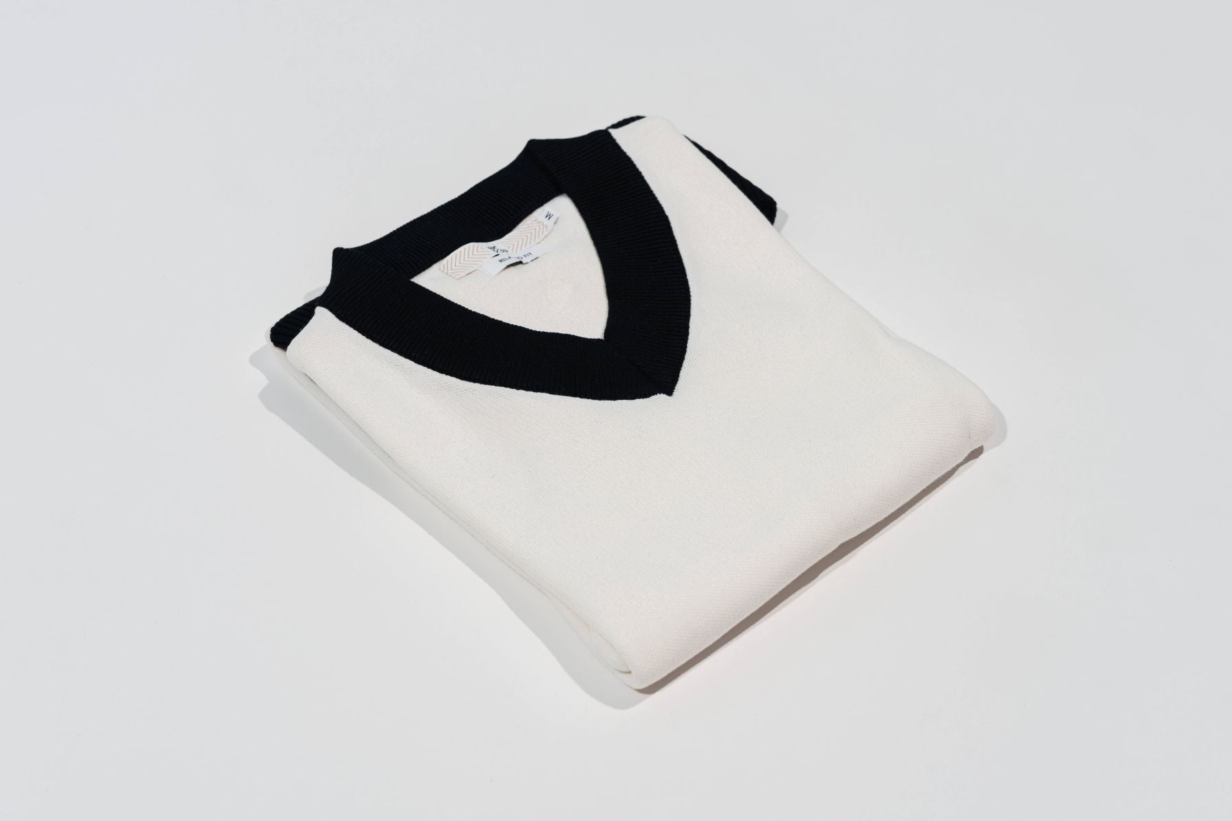 T&3s Monarch Knit V-Neck Cotton Sweater - White